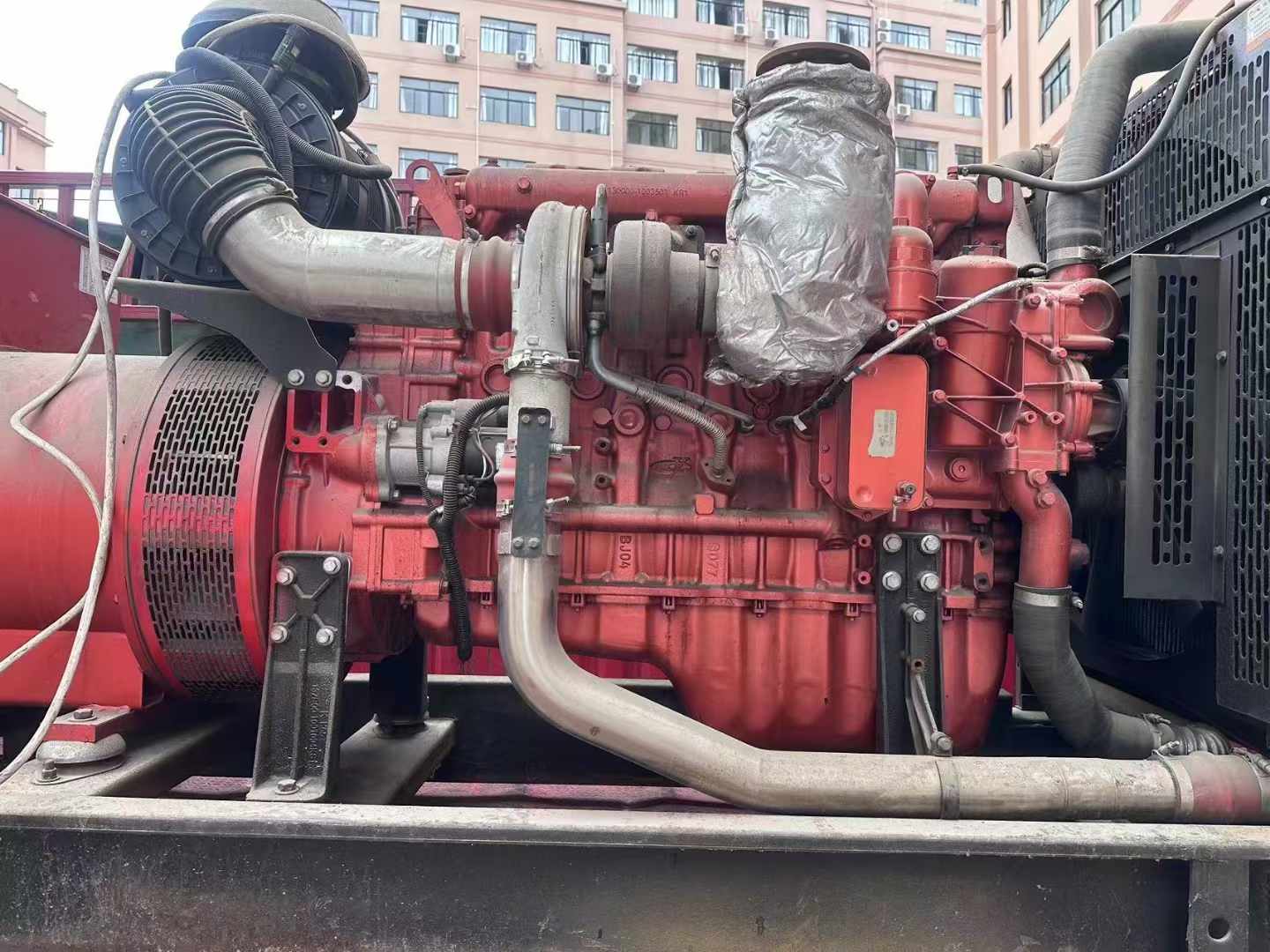 合作如何选择适合 600kW 柴油发电机组的过载保护器？