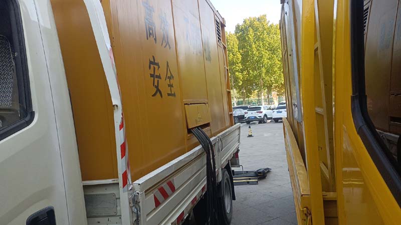 合作如何判断柴油发电机组和UPS电源的切换时间是否符合要求？