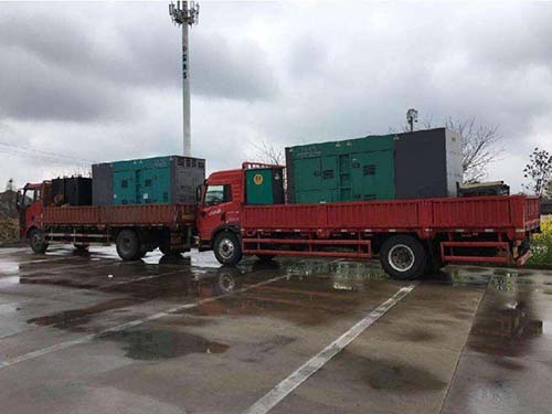 合作涂抹密封胶后,需要等待多长时间才能安装水冷式机油散热器密封件?